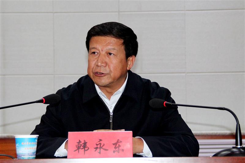 海东市政府副市长韩永东传达省政府领导在选派贫困村第一书记和扶贫驻